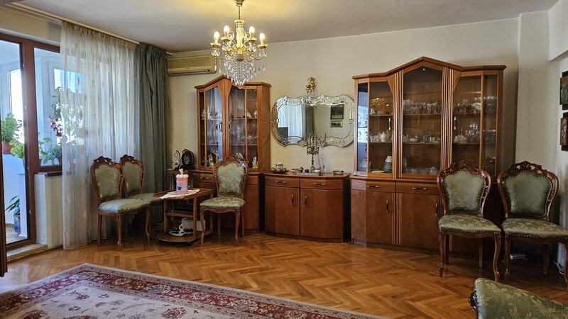 Unirii, Decebal, 4 camere, etaj 6, st-115 mp.