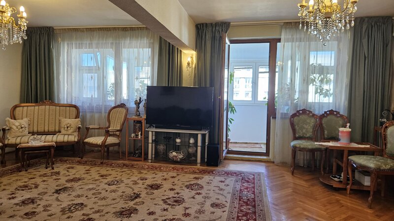 Unirii, Decebal, 4 camere, etaj 6, st-115 mp.